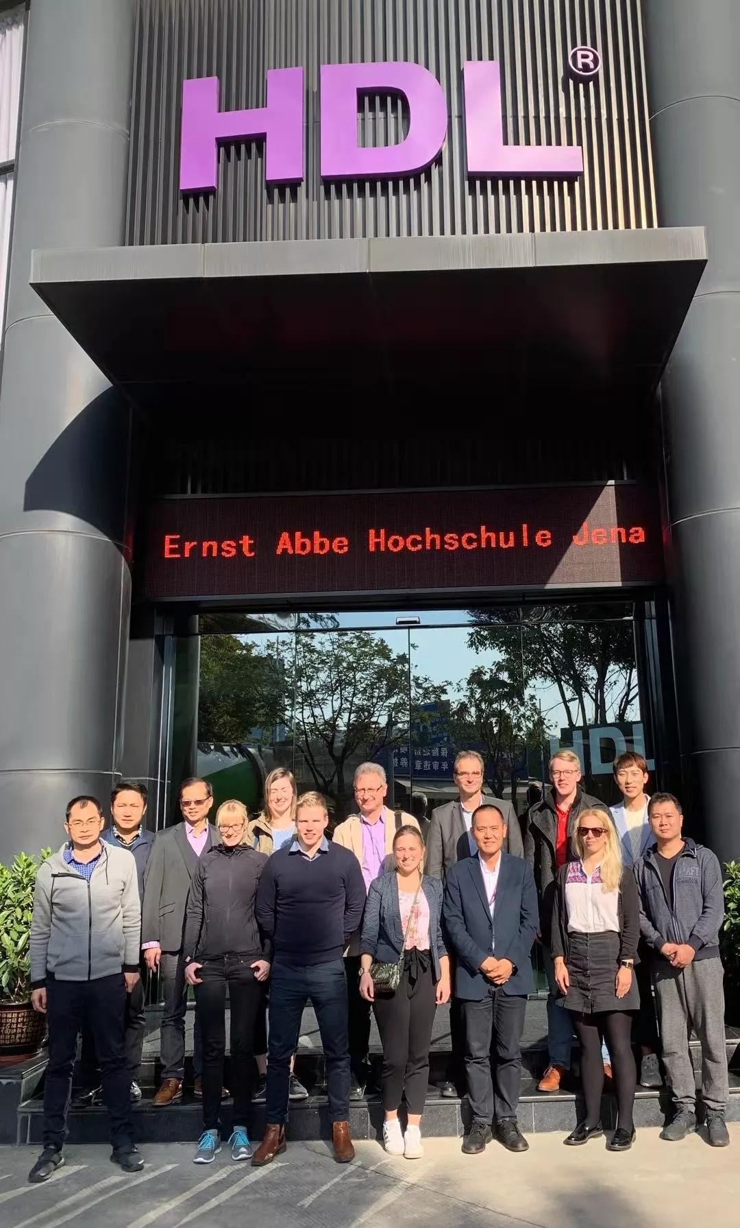 德国耶拿应用技术大学师生来访HDL，体验智能控制场景