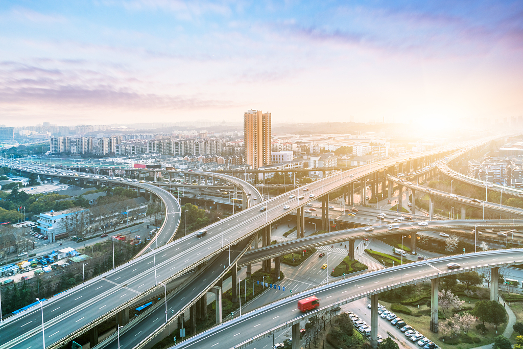 2026年，全球智慧高速公路市场将达923.8亿美元