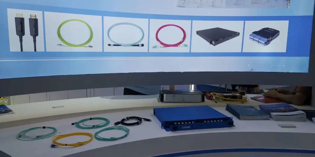 展示湖北之“光” | 长芯盛携旗下iCONEC、FIBBR两大品牌亮相中国国际中小企业博览会 展示湖北之“光” | 长芯盛携旗下iCONEC、FIBBR两大品牌亮相中国国际中小企业博览会