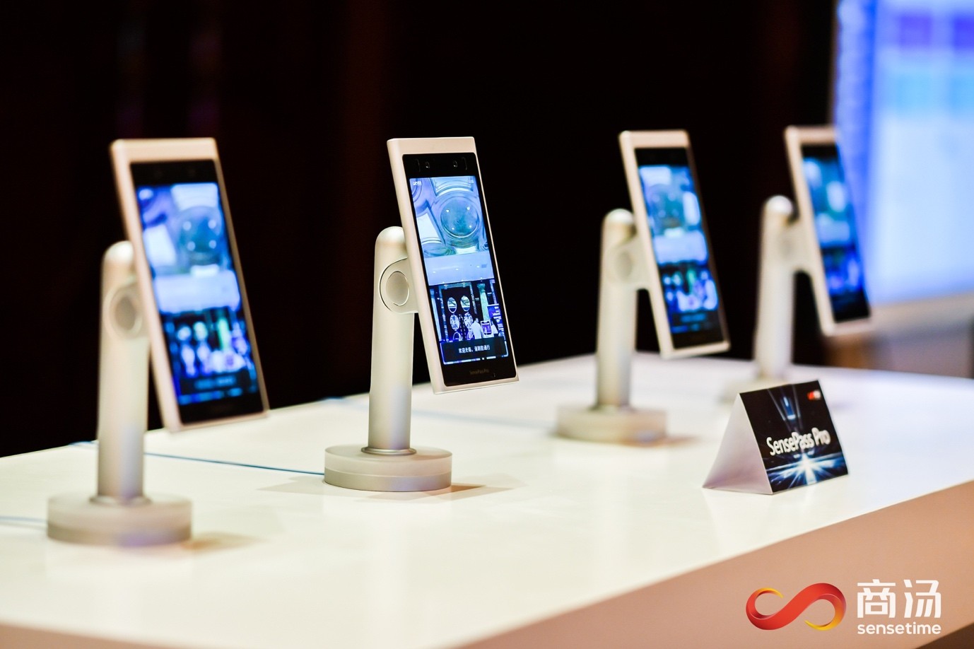 商汤科技发布智能通行新品SensePass Pro,拓展更大规模应用场景