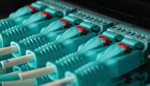 西蒙为特斯拉打造高级网络基础设施解决方案