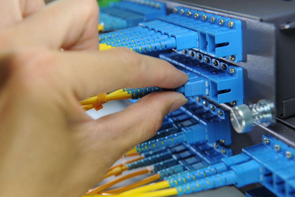 CWDM SFP与DWDM SFP模块:哪个适合您的网络? CWDM SFP与DWDM SFP模块:哪个适合您的网络?