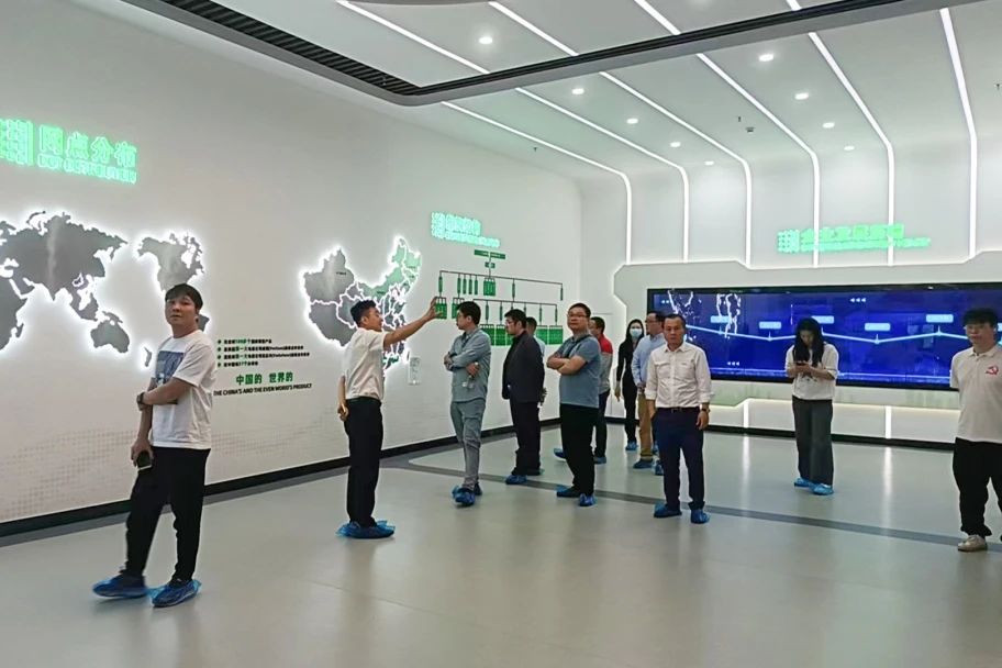 热烈欢迎广东高校网络中心领导一行莅临ENJOYLink欢联生产研发基地参观交流！