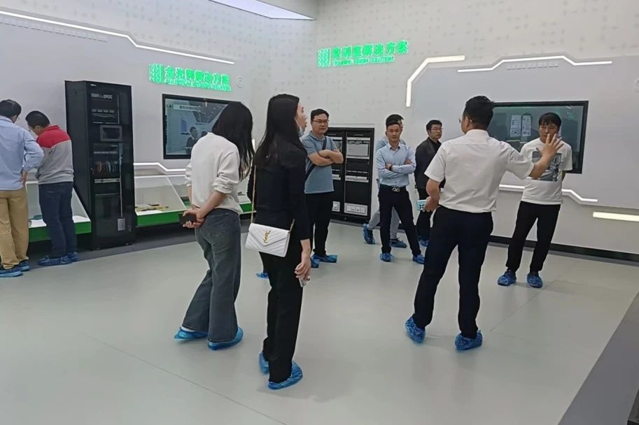 热烈欢迎广东高校网络中心领导一行莅临ENJOYLink欢联生产研发基地参观交流！