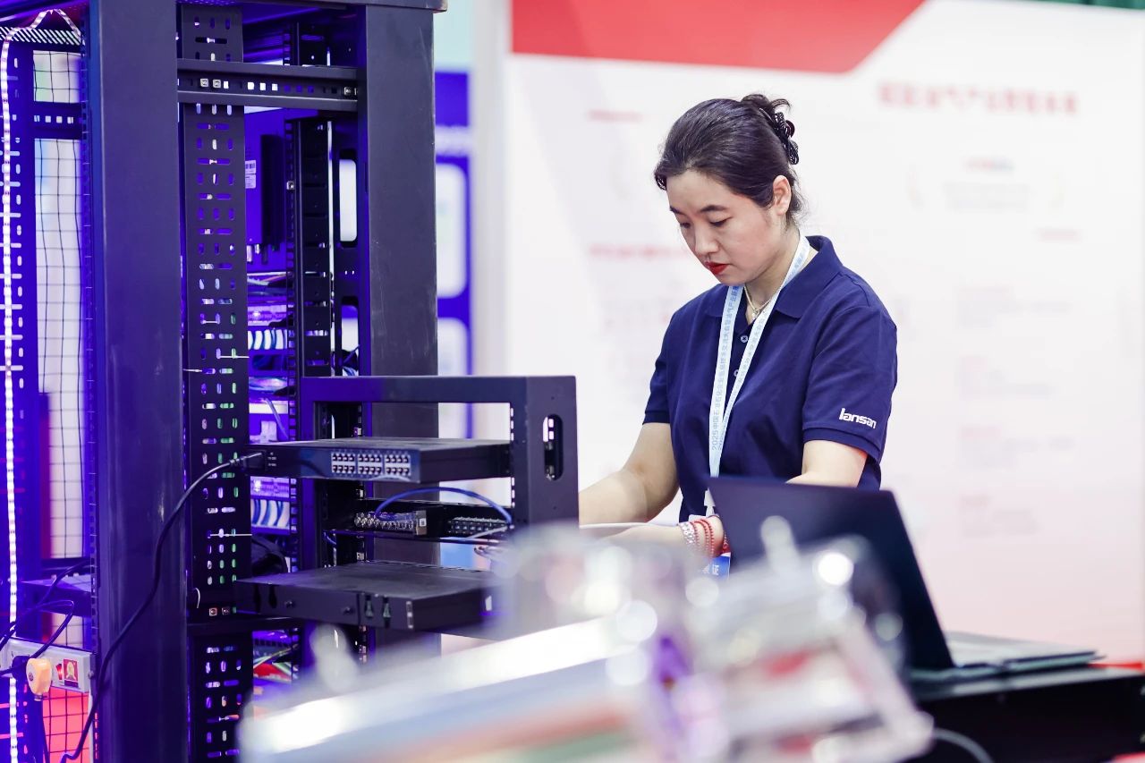 展会快讯丨莱讯通信亮相2025中国石油石化企业信息技术交流大会