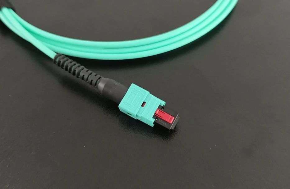 破解数据中心光纤极性难题：可变换极性预端接光缆