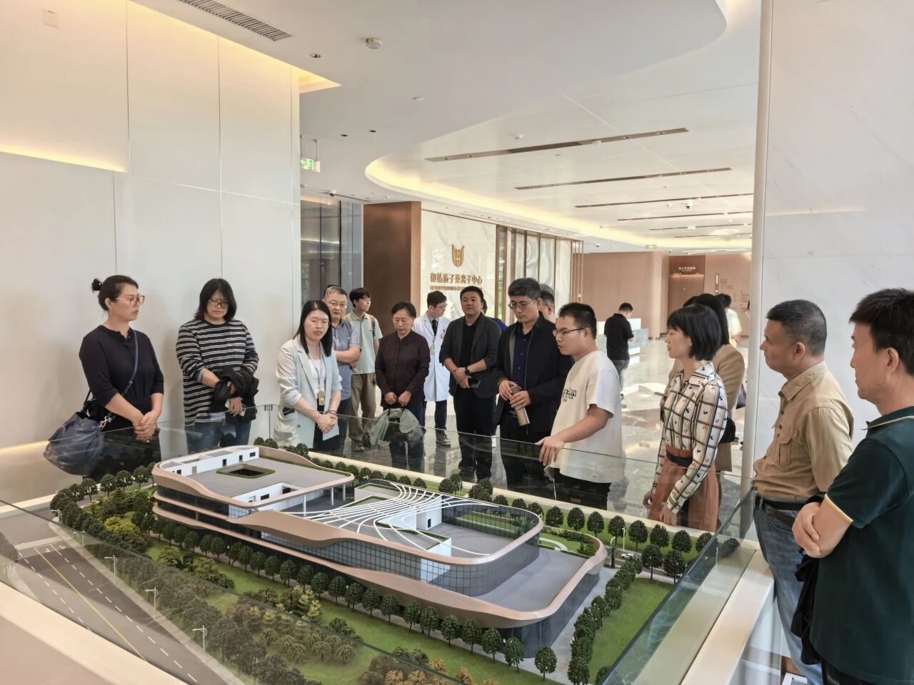 美的楼宇科技助力质子重离子医院建设,展示智慧医疗全场景解决方案 美的楼宇科技助力质子重离子医院建设,展示智慧医疗全场景解决方案