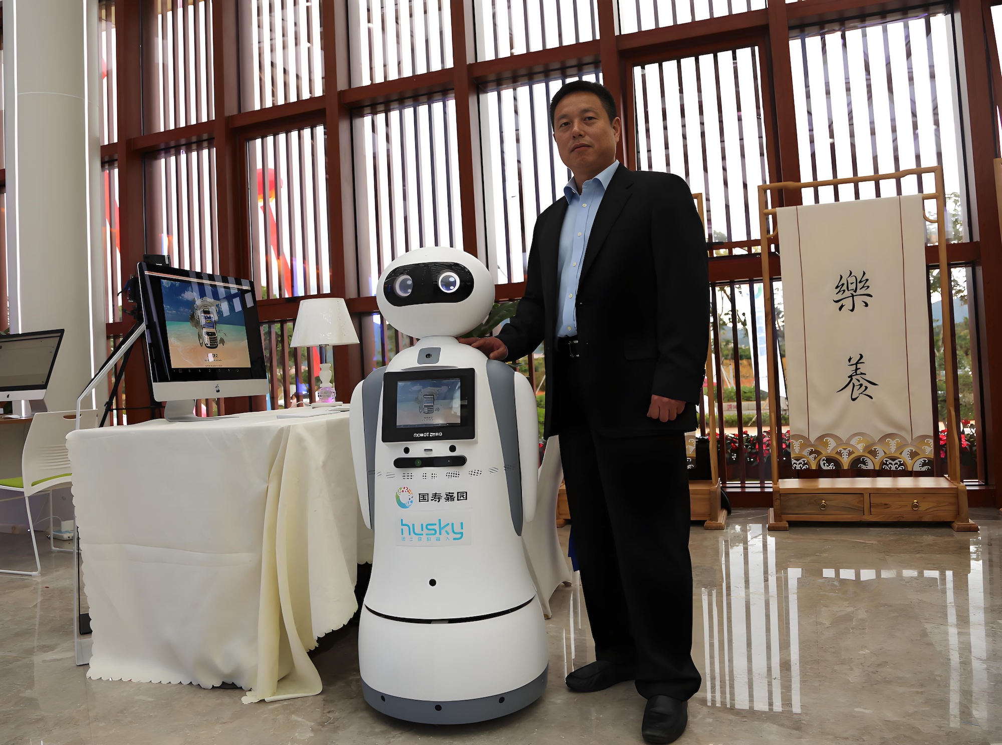 健康智能家居中的交互革命：从被动控制到主动关怀