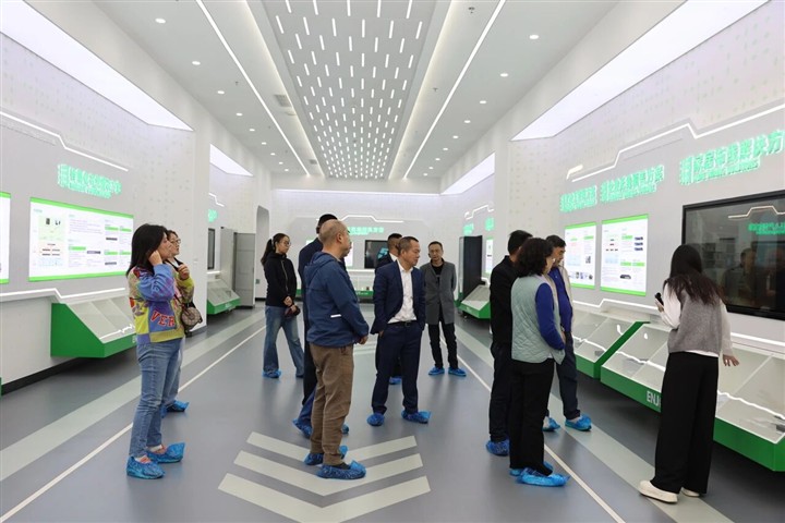 会议定方向，探厂见真章！第十七届智能建筑秘书长联席会议圆满结束，行业大咖赴ENJOYLink欢联工厂考察