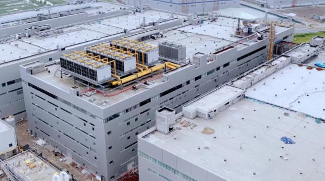 美的绿色高效机房扎根越南蓝思，树立海外制造能效标杆