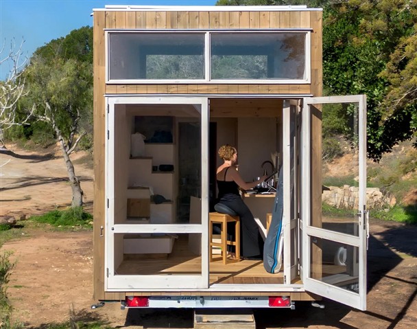 这座小屋，将公寓的舒适带到了离网生活中