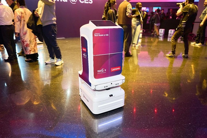 云迹携手联想亮相CES,UP机器人引关注 云迹携手联想亮相CES,UP机器人引关注