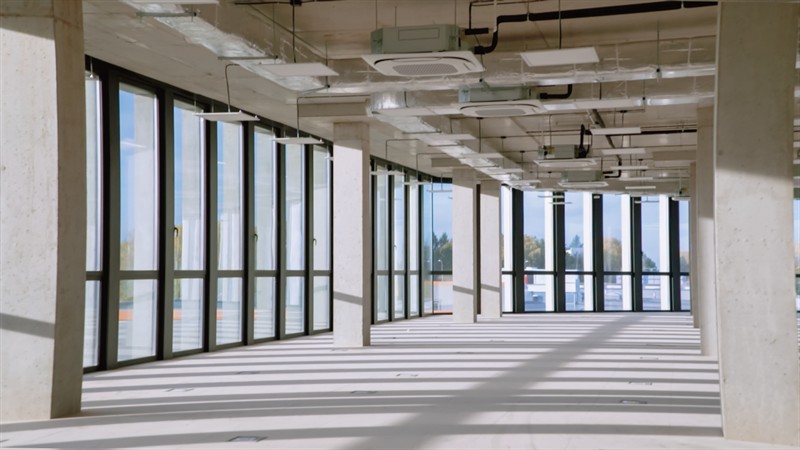 美的楼宇科技助力波兰办公楼打造定制化暖通系统，重塑现代办公环境