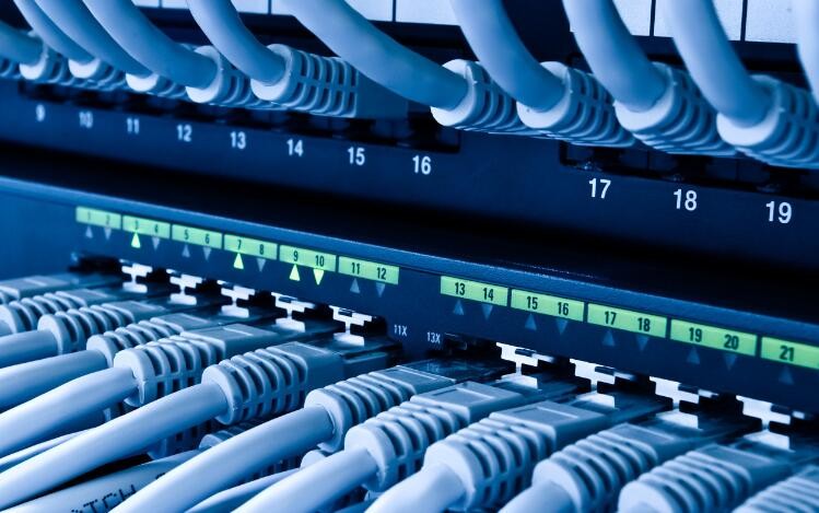 配线架与交换机:现代网络基础设施中的关键差异 配线架与交换机:现代网络基础设施中的关键差异