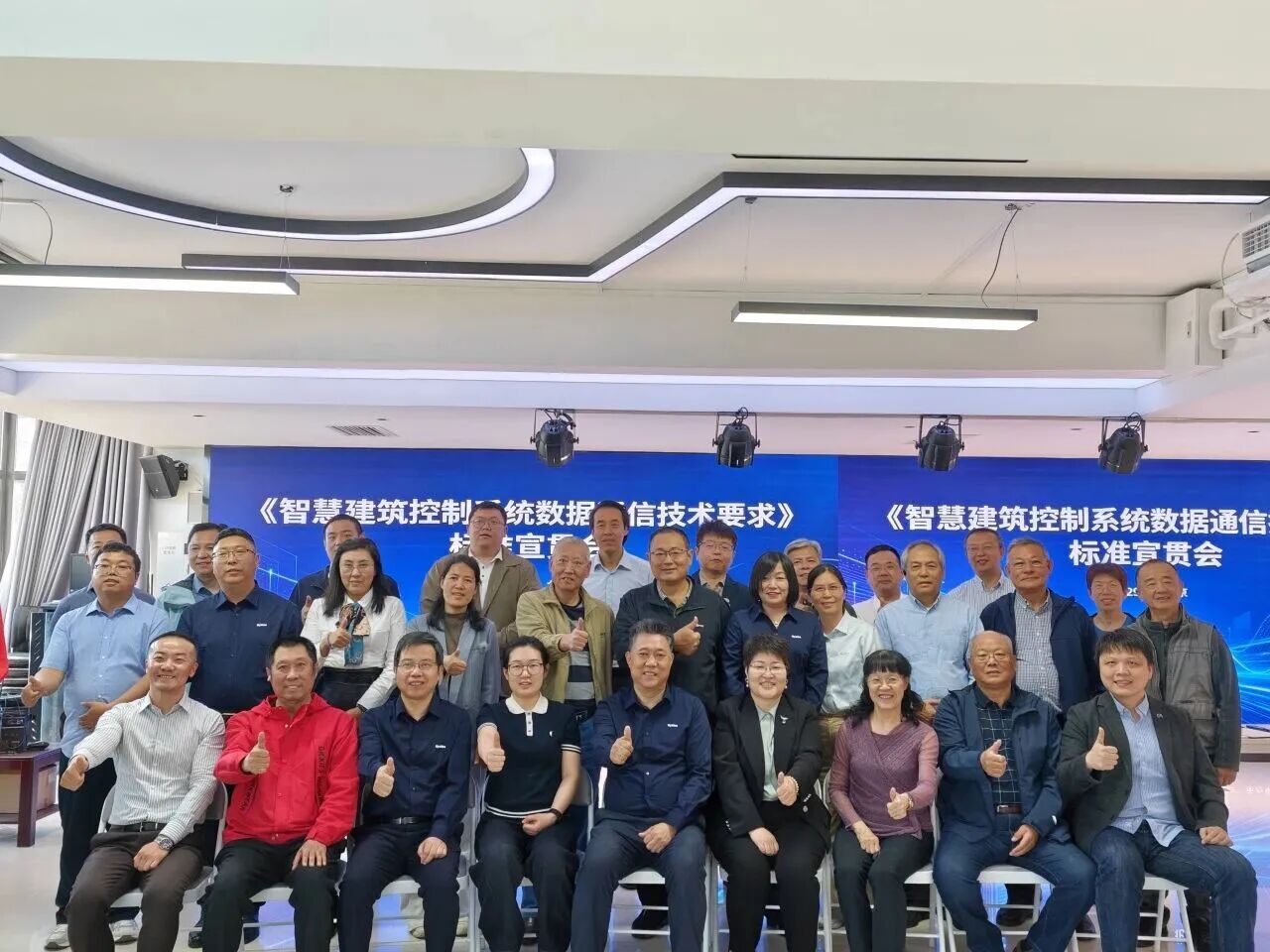 深耕场景丨研奇智联以标准引领国产化与AI能碳创新,助力建筑空间智慧焕新 深耕场景丨研奇智联以标准引领国产化与AI能碳创新,助力建筑空间智慧焕新