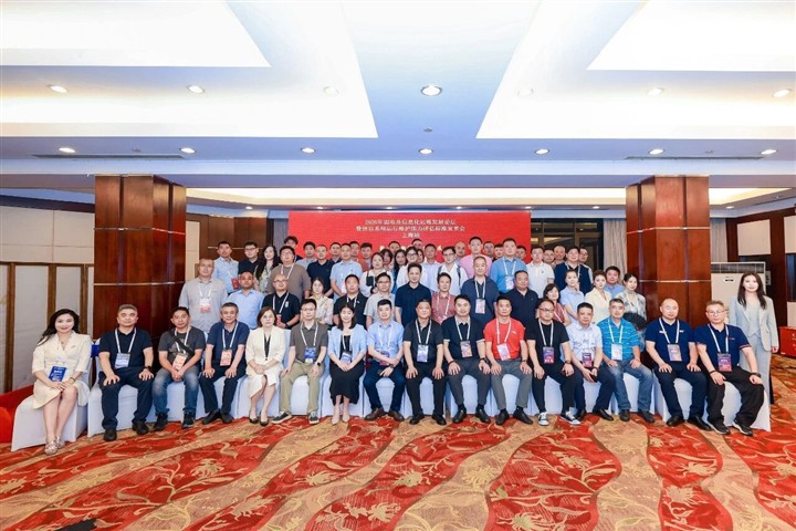 超级智能体出圈！达实巡回亮相行业峰会，畅谈智慧建筑AI发展新方向
